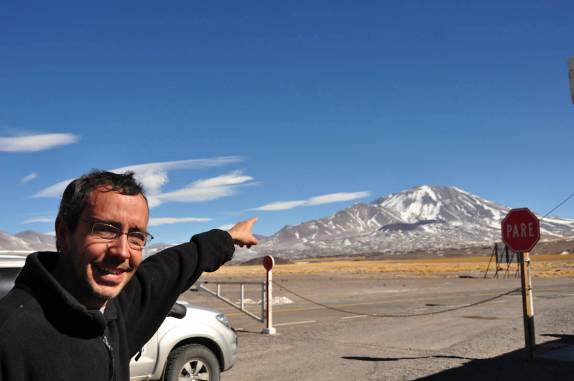 Apontando para o Cerro San Francisco, na fronteira entre Argentina e Chile